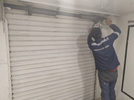 Reparación de cortinas metálicas