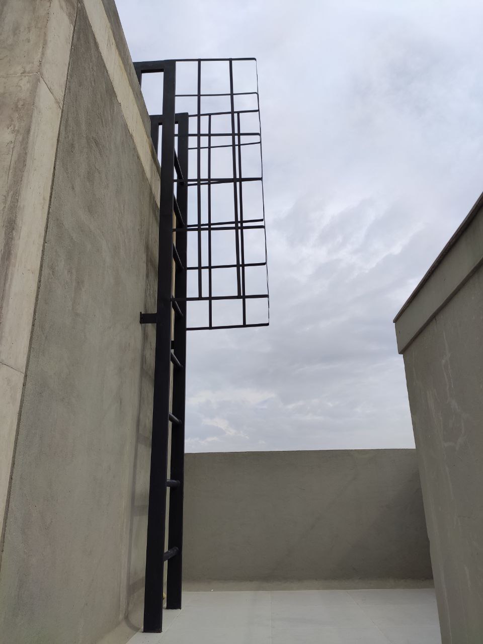 Escaleras metálicas en Cali — Comando Construcciones