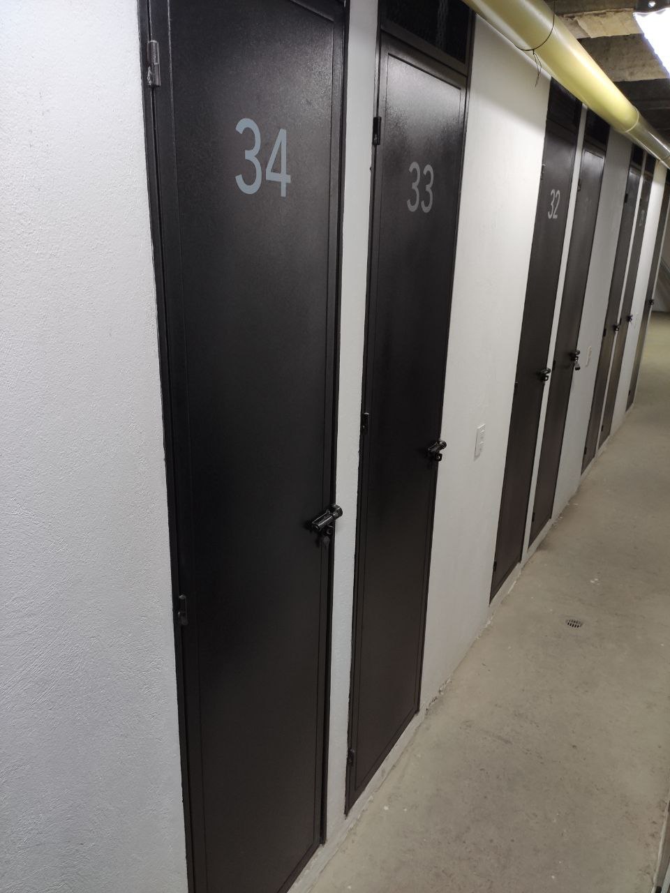 Puerta metálica para local comercial en Bogotá