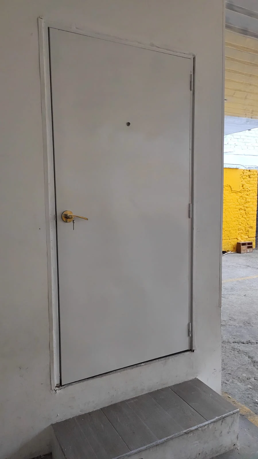 puertas metálicas fabricadas por Comando Construcciones