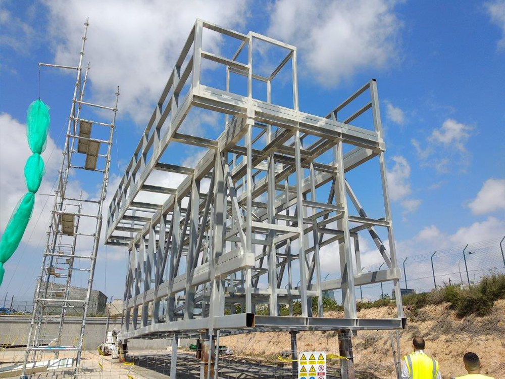 Construcción de estructuras metálicas ventajas y desventajas Comando Construcciones