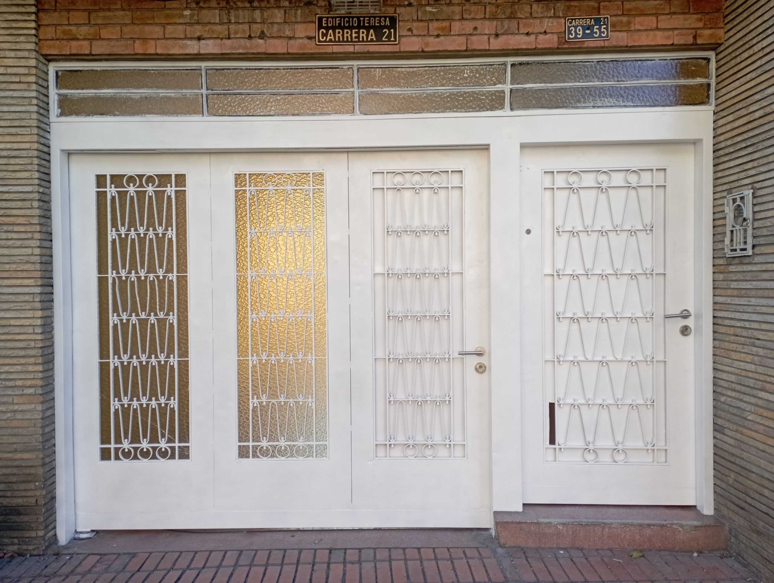 Portones metálicos en Barranquilla — Comando Construcciones