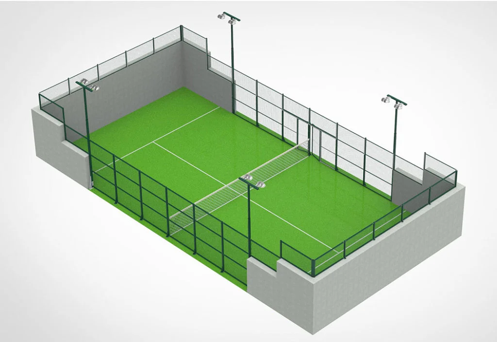 Canchas de pádel exteriores con muros de concreto y cercas de metal, iluminadas por focos en la parte superior