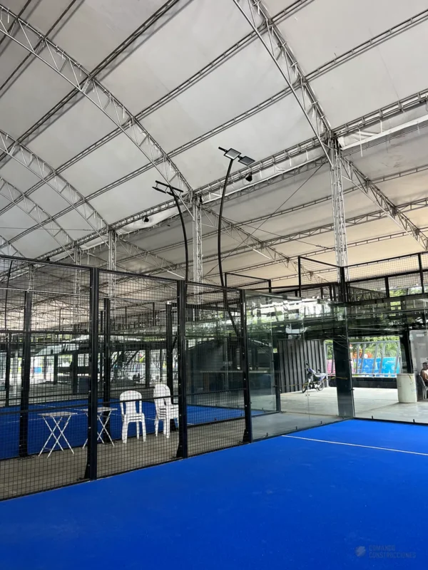 Muro de vidrio templado de la cancha de pádel de 360 Padel en Cali (3 de 3)