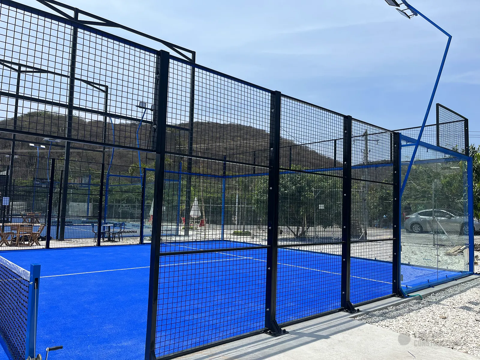 Vista general de la cancha de pádel de Arena Pádel Club en Santa Marta