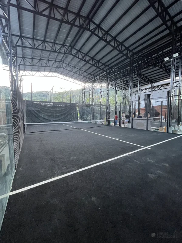 Vista general de la cancha de pádel de Arka Padel en Mocoa (1 de 2)