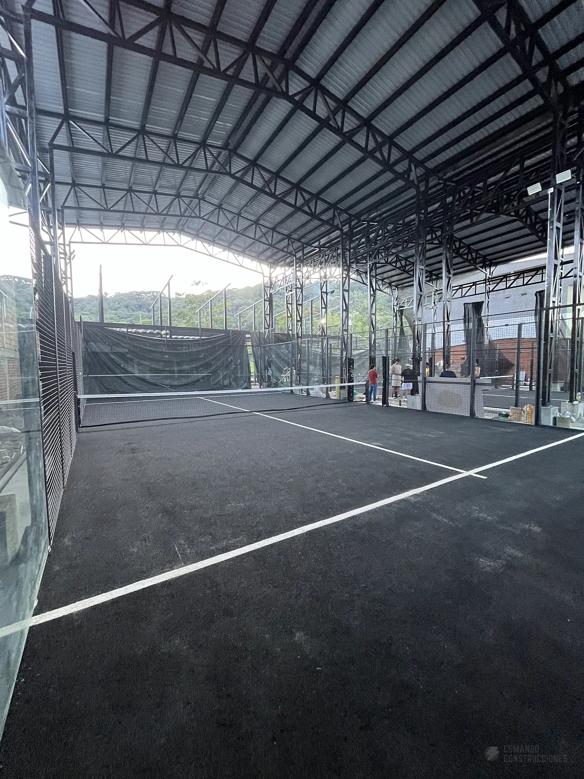 Vista general de la cancha de pádel de Arka Padel en Mocoa