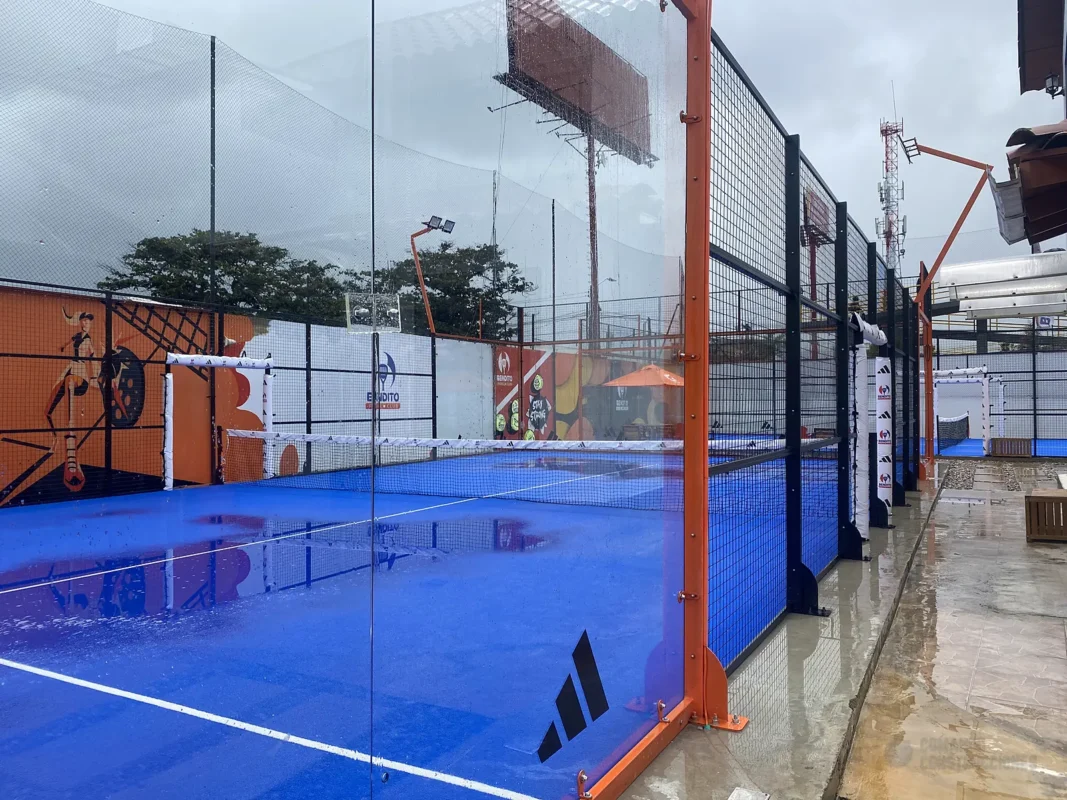 Vista general de la cancha de pádel de Bendito Padel Club en Cajicá, en junio de 2024