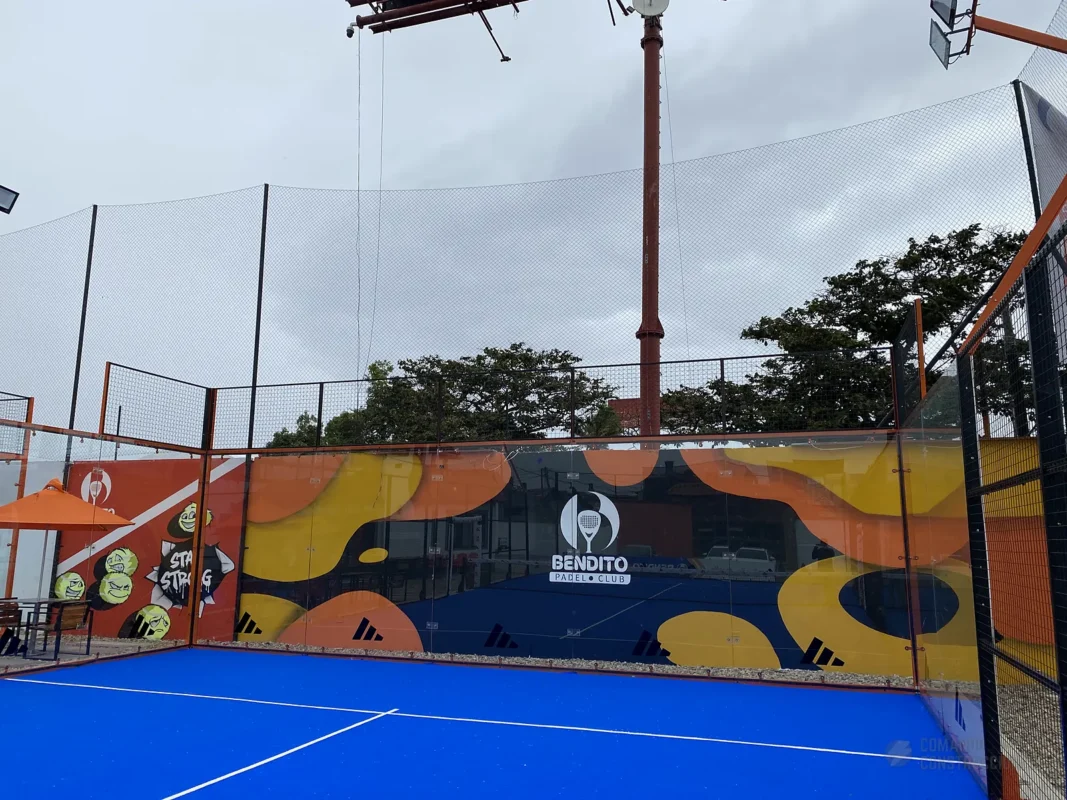 Muro mural de la cancha de pádel de Bendito Padel Club en Cajicá (5 de 5)