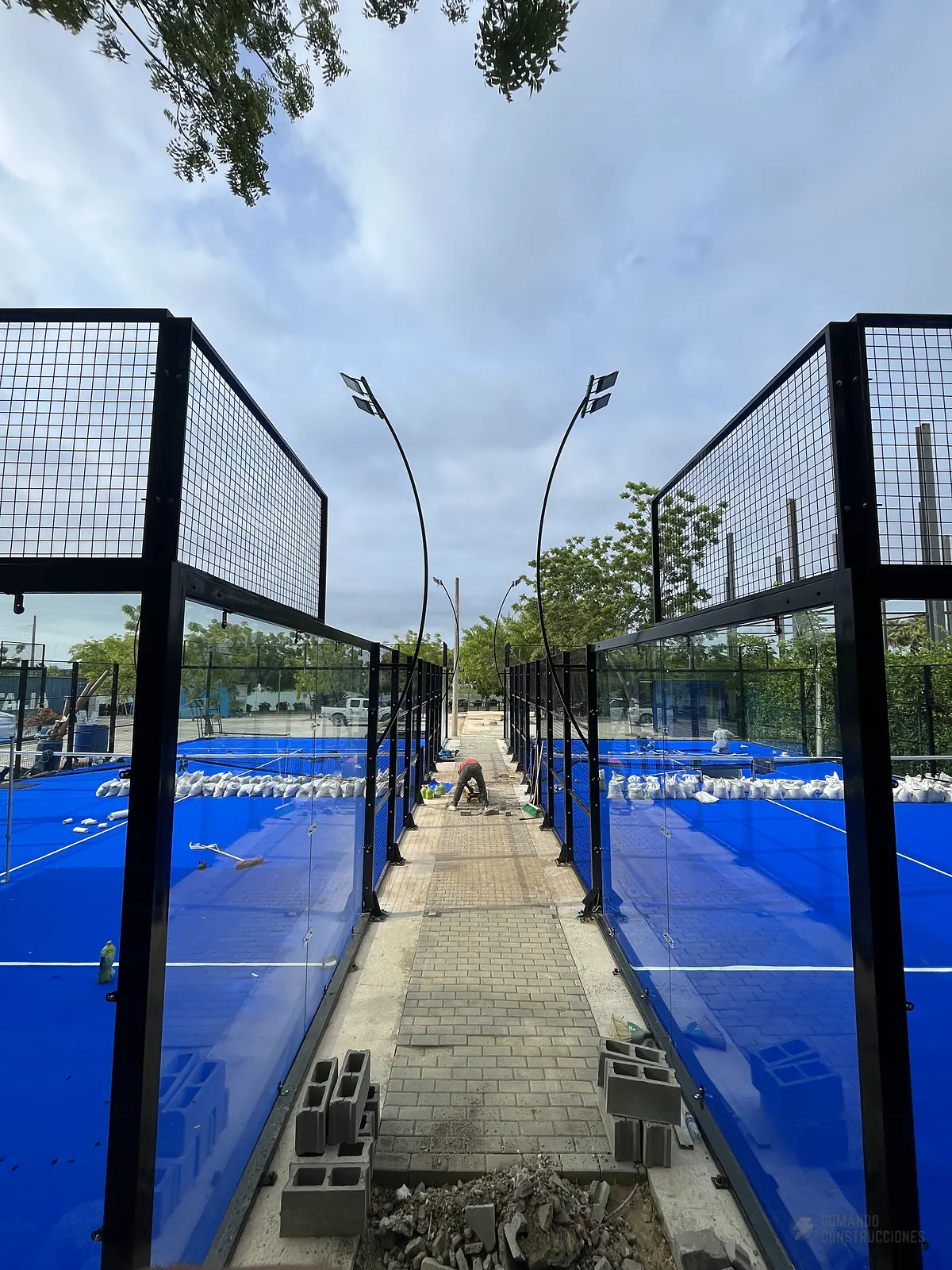 Muro de vidrio templado de la cancha de pádel de Blue Padel en Cartagena