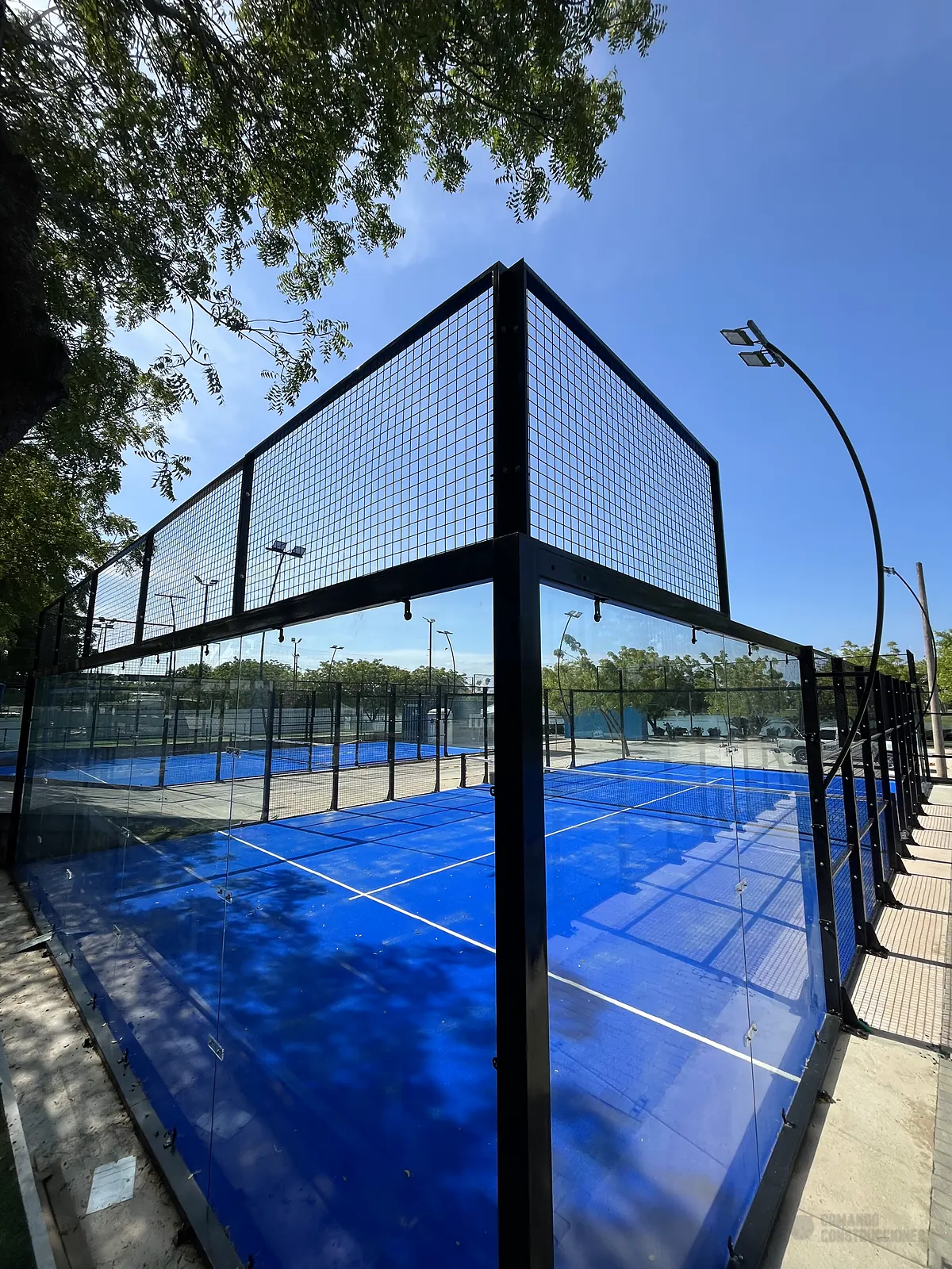 Vista general de la cancha de pádel de Blue Padel en Cartagena