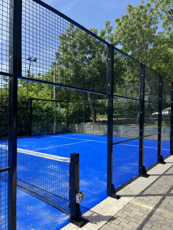 Vista general de la cancha de pádel de Blue Padel en Cartagena (2 de 3)