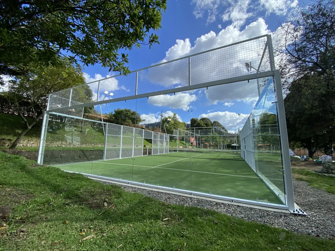 Vista general de la cancha de pádel de Cancha Central en Bogotá, en octubre de 2024