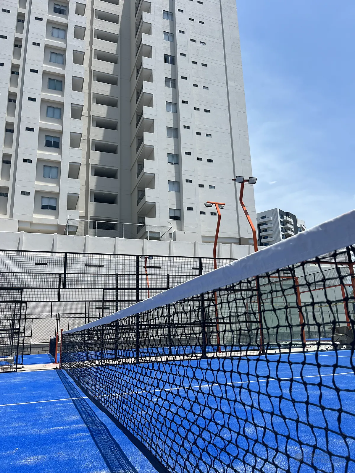 Vista general de la cancha de pádel de Cinto Padel Club en Santa Marta
