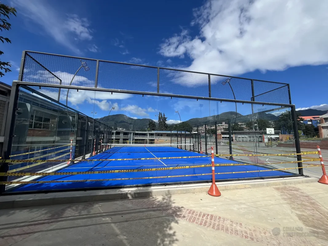 Vista general de la cancha de pádel de Colegio Enrique Olaya Herrera en Bogotá (2 de 2)