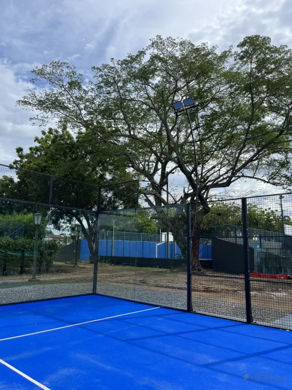 Vista general de la cancha de pádel de Condominio Campestre El Peñón en Girardot (2 de 3)