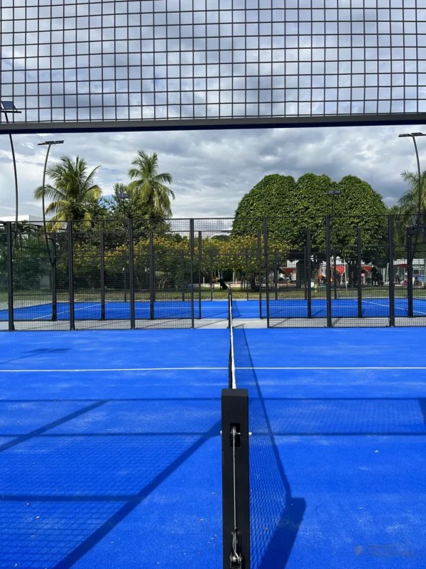 Vista general de la cancha de pádel de Condominio Campestre El Peñón en Girardot (3 de 3)