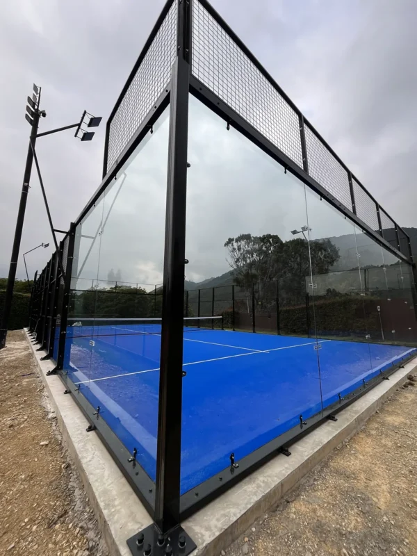 Vista general de la cancha de pádel de Conjunto Casa de Campo en La Calera (2 de 3)