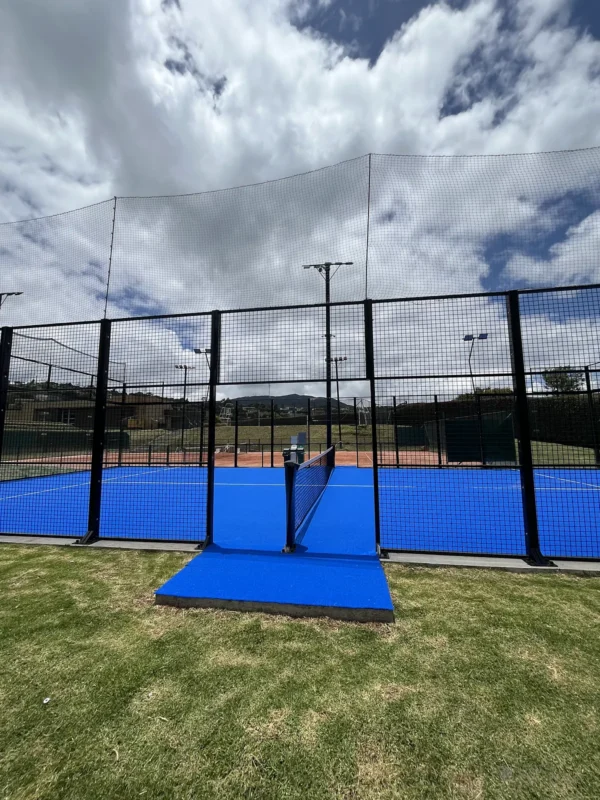Vista general de la cancha de pádel de Conjunto Casa de Campo en La Calera (3 de 3)
