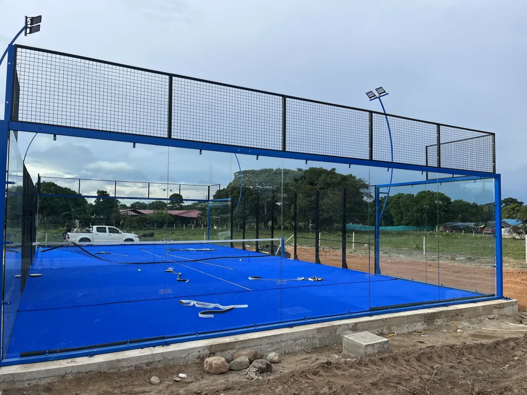 Obra de la cancha de pádel en Tame de Padel Club Ebenezer en Tame