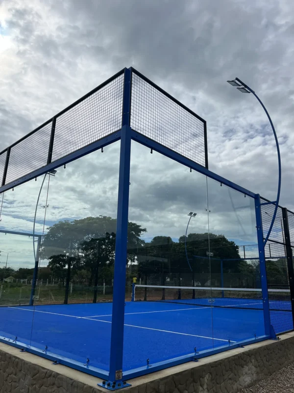 Vista en diagonal de la cancha de pádel de Padel Club Ebenezer en Tame (2 de 3)