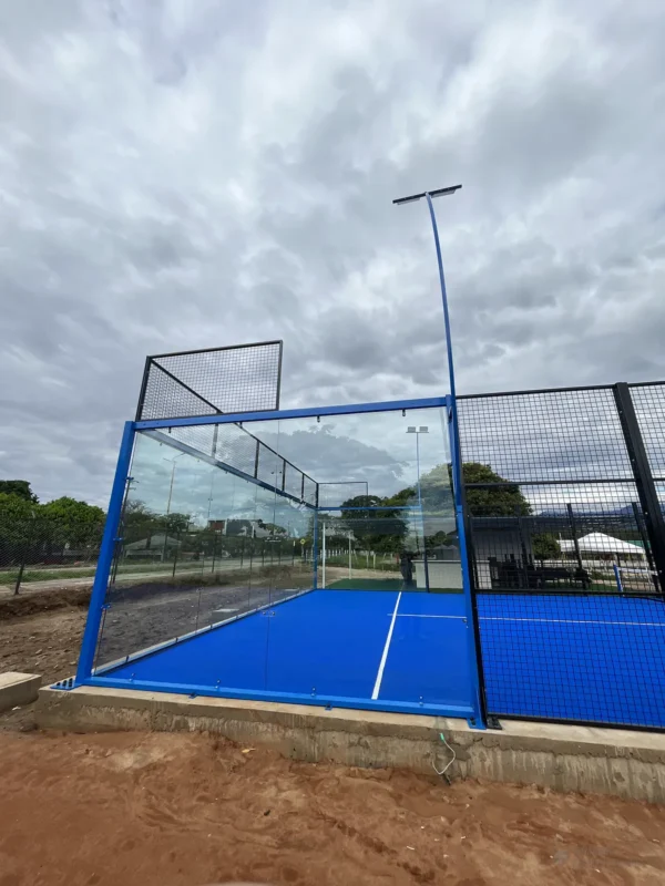 Estructura metálica y malla perimetral de la cancha de pádel de Padel Club Ebenezer en Tame (3 de 4)
