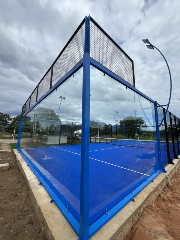 Césped sintético y líneas de juego de la cancha de pádel de Padel Club Ebenezer en Tame (3 de 4)
