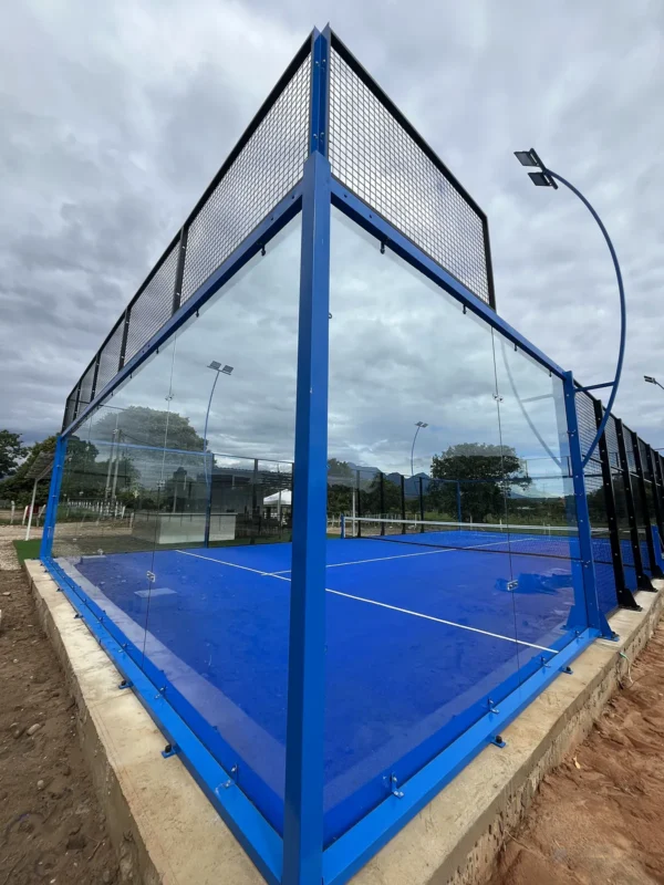 Perfilería y esquina estructural de la cancha de pádel de Padel Club Ebenezer en Tame (3 de 3)