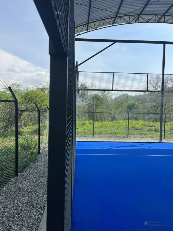 Vista general de la cancha de pádel de Nativo Club Campestre en San Gil (2 de 4)