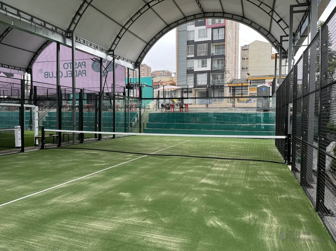 Vista general de la cancha de pádel de Pasto Padel Club en Pasto (2 de 3)