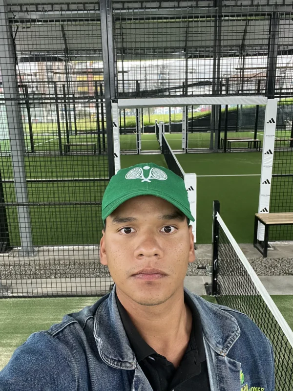Muro de vidrio templado de la cancha de pádel de Pasto Padel Club en Pasto (4 de 4)