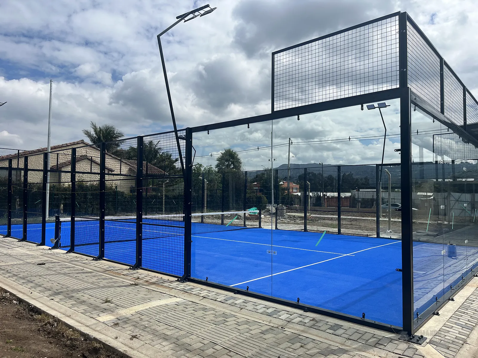 Vista en diagonal de la cancha de pádel de Polideportivo Vereda Bojacá en Chía