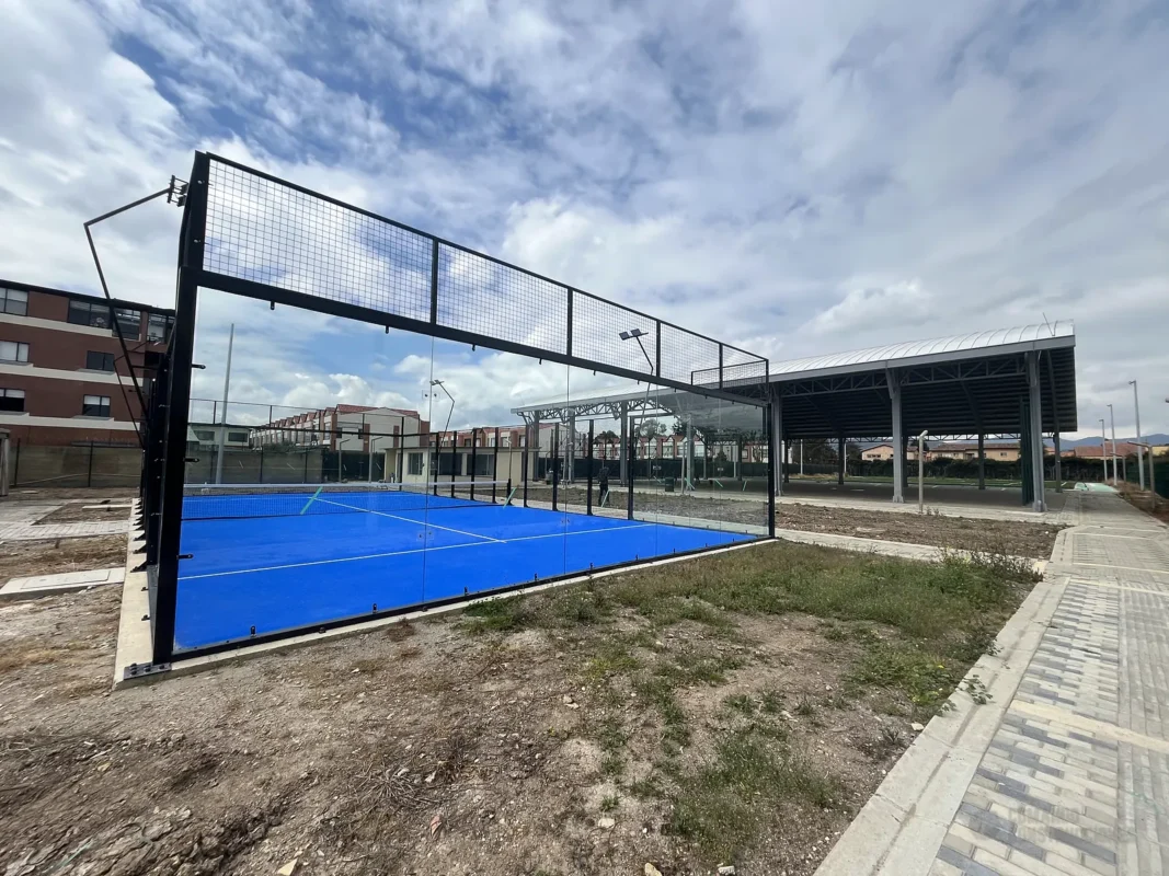 Obra de la cancha de pádel del polideportivo de Polideportivo Vereda Bojacá en Chía (2 de 2)