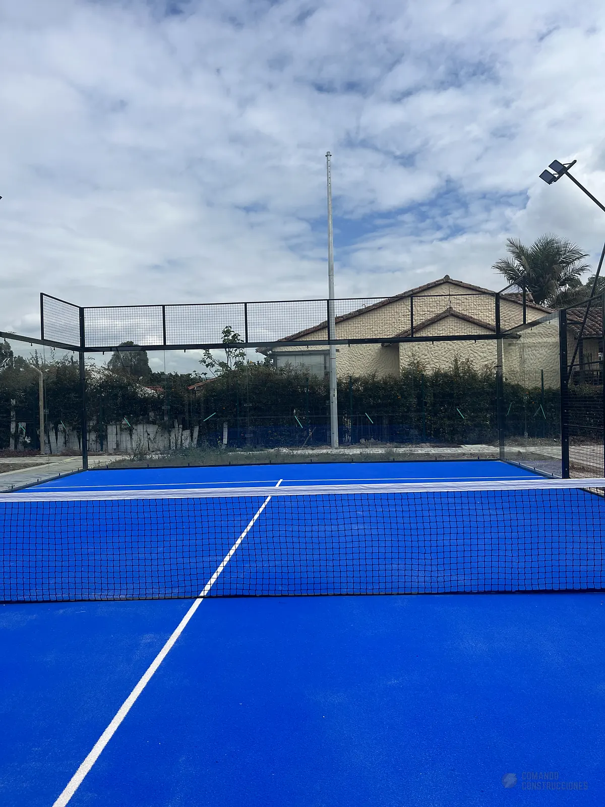 Vista en diagonal de la cancha de pádel de Polideportivo Vereda Bojacá en Chía