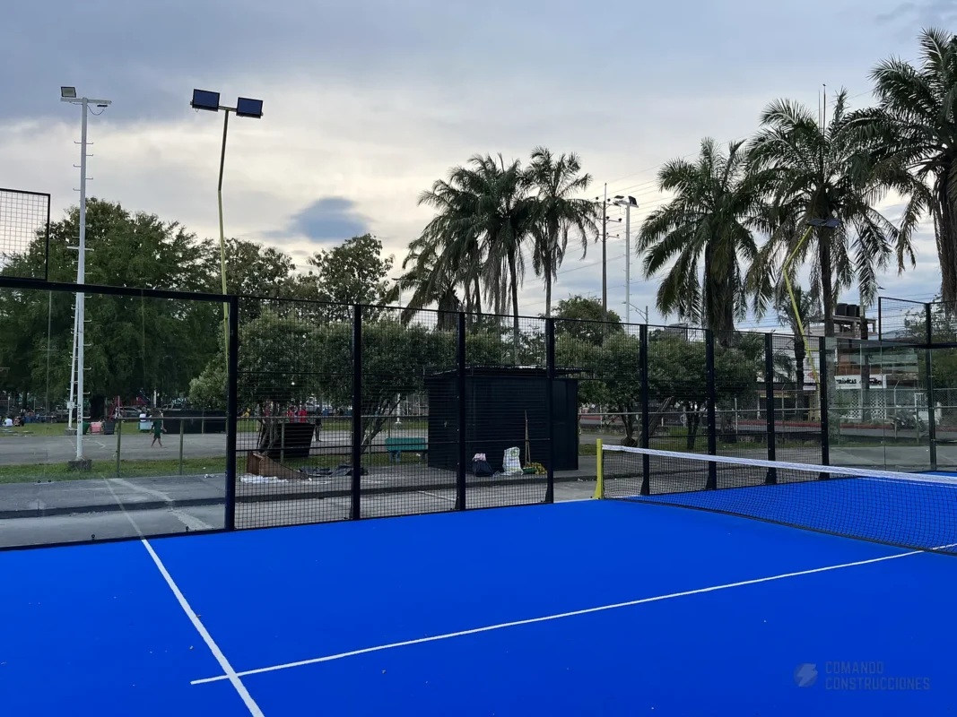 Vista general de la cancha de pádel de Club de Pádel Puerto Boyacá en Puerto Boyacá (2 de 2)