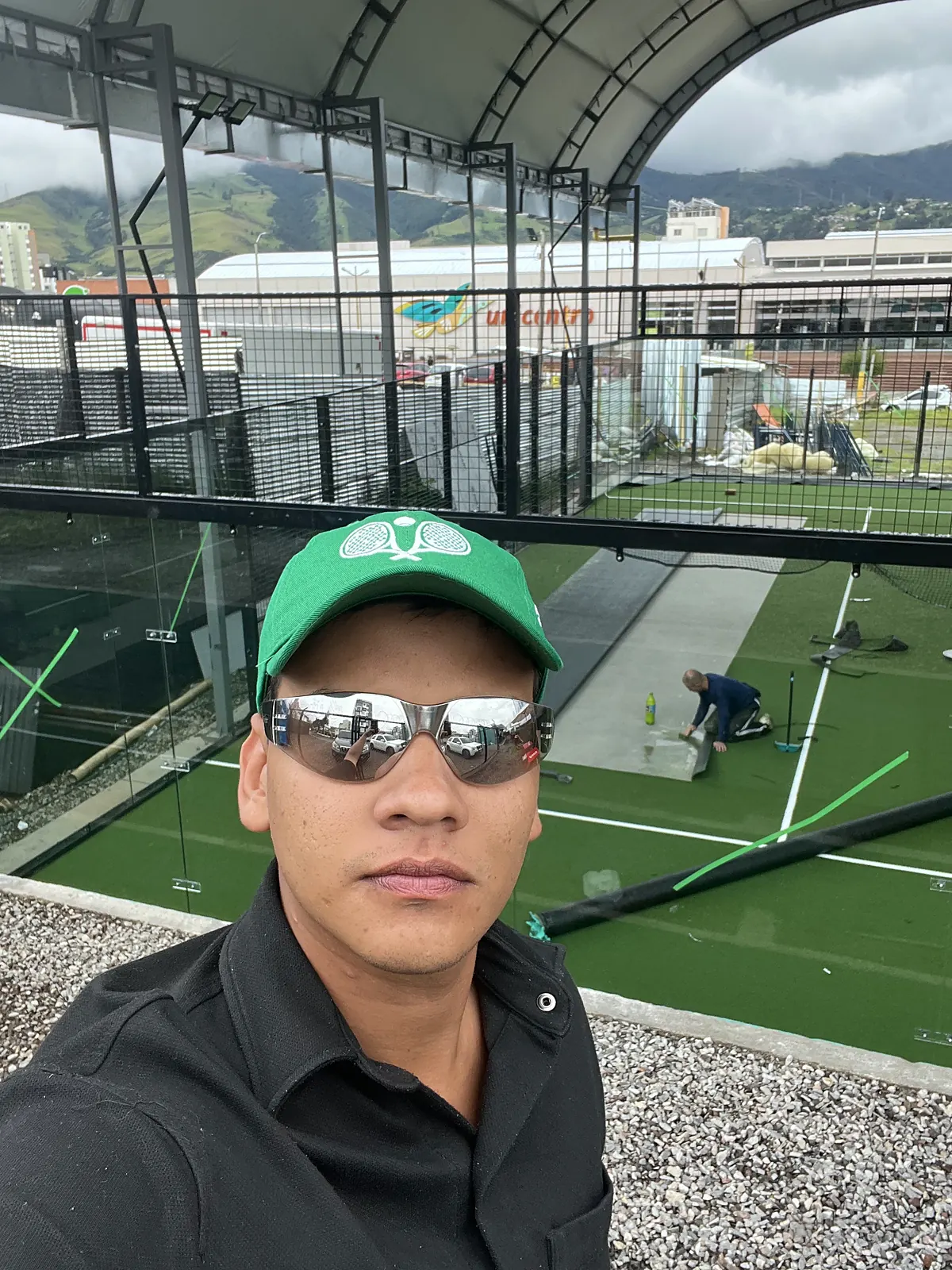 Césped sintético para cancha de pádel instalado por Comando Construcciones