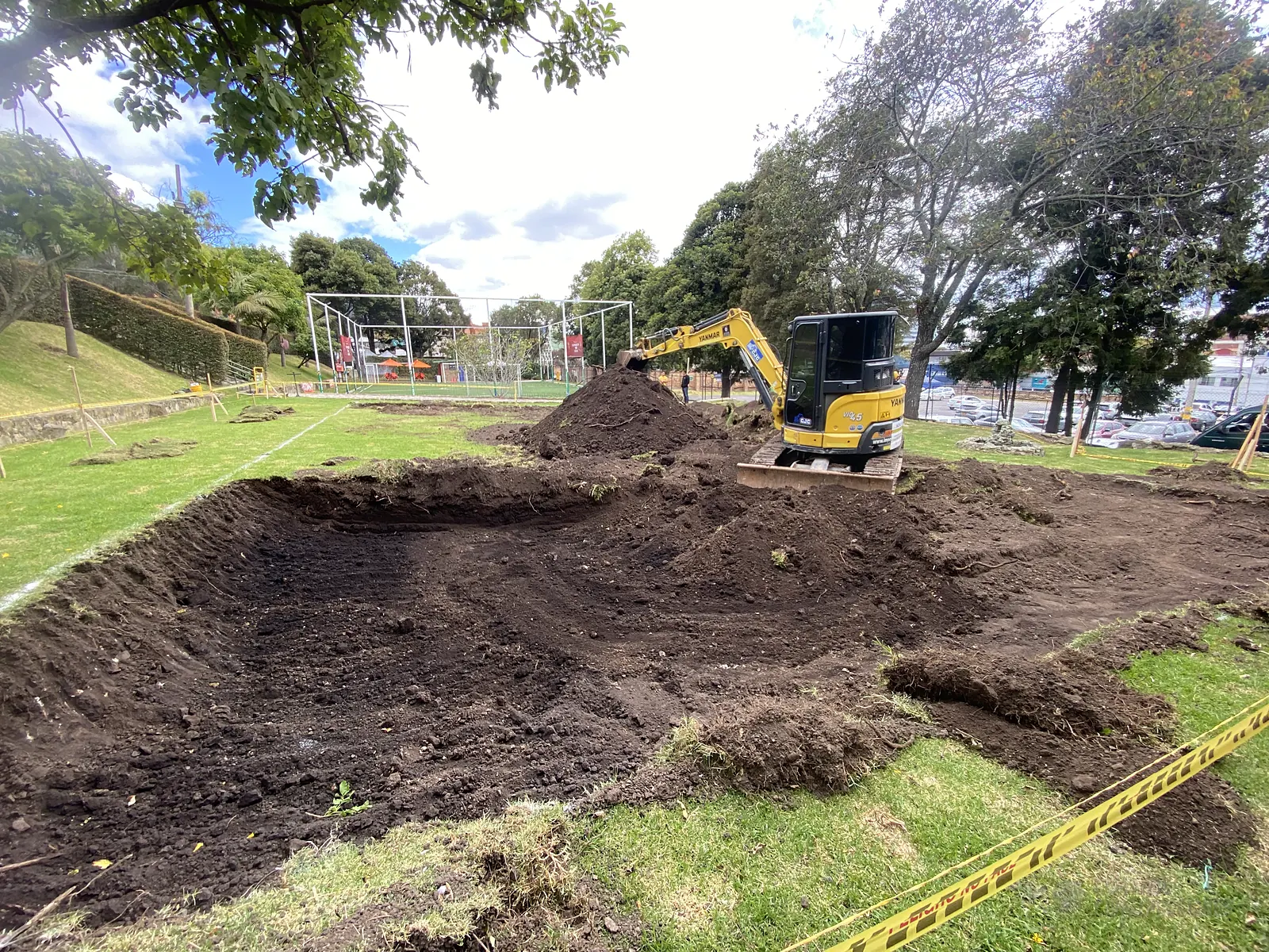 Placa de concreto terminada para una cancha de pádel