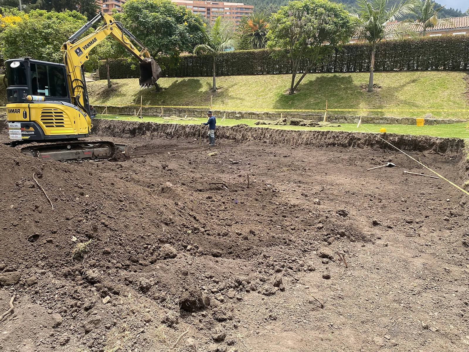 Construcción de la placa de concreto de una cancha de pádel