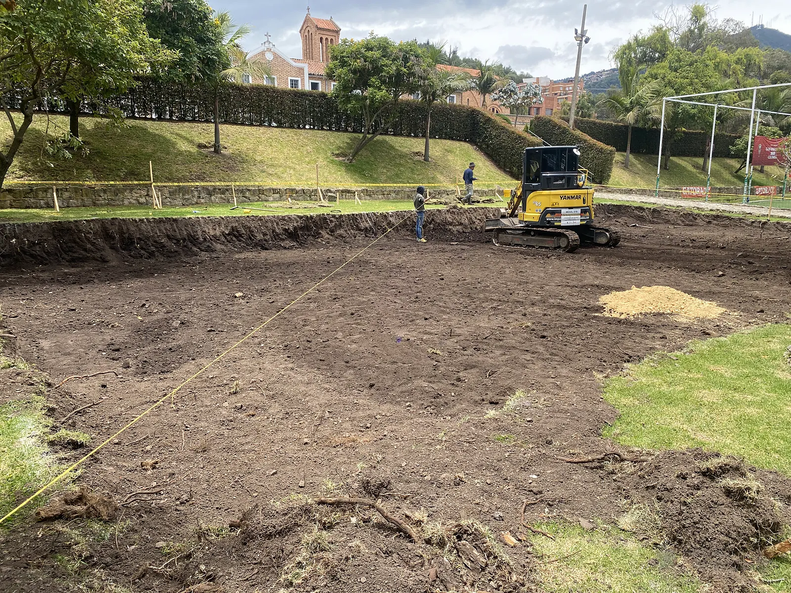Armado de acero de refuerzo de la placa de una cancha de pádel