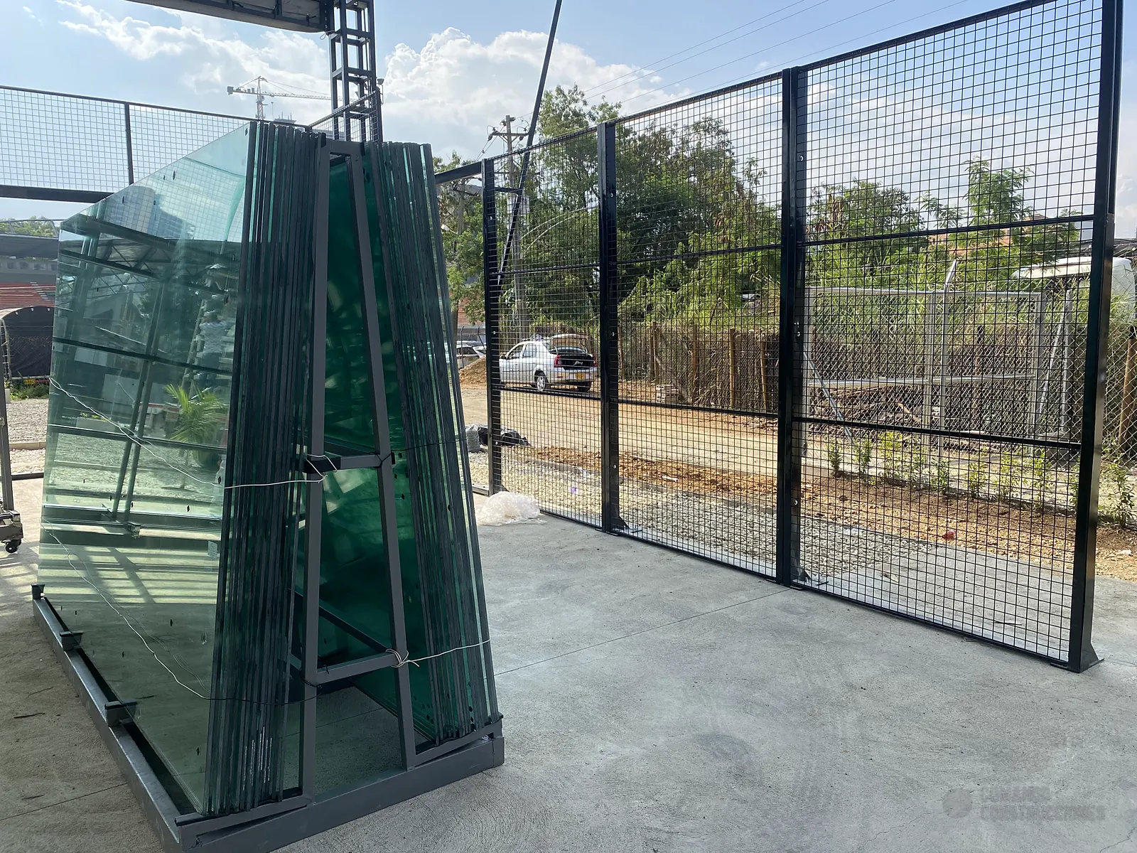 Vidrios templados de una cancha de pádel
